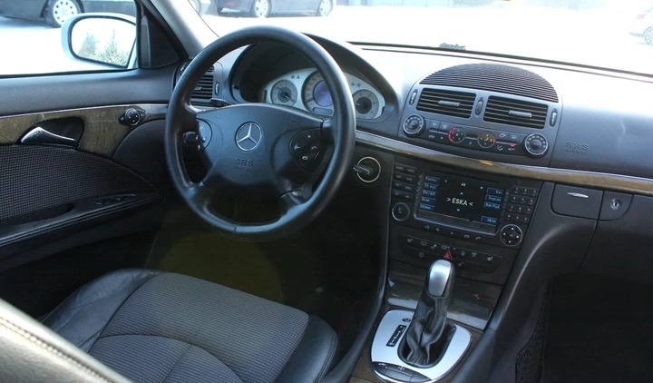 Mercedes-Benz Klasa E cena 15900 przebieg: 275000, rok produkcji 2003 z Poznań małe 106